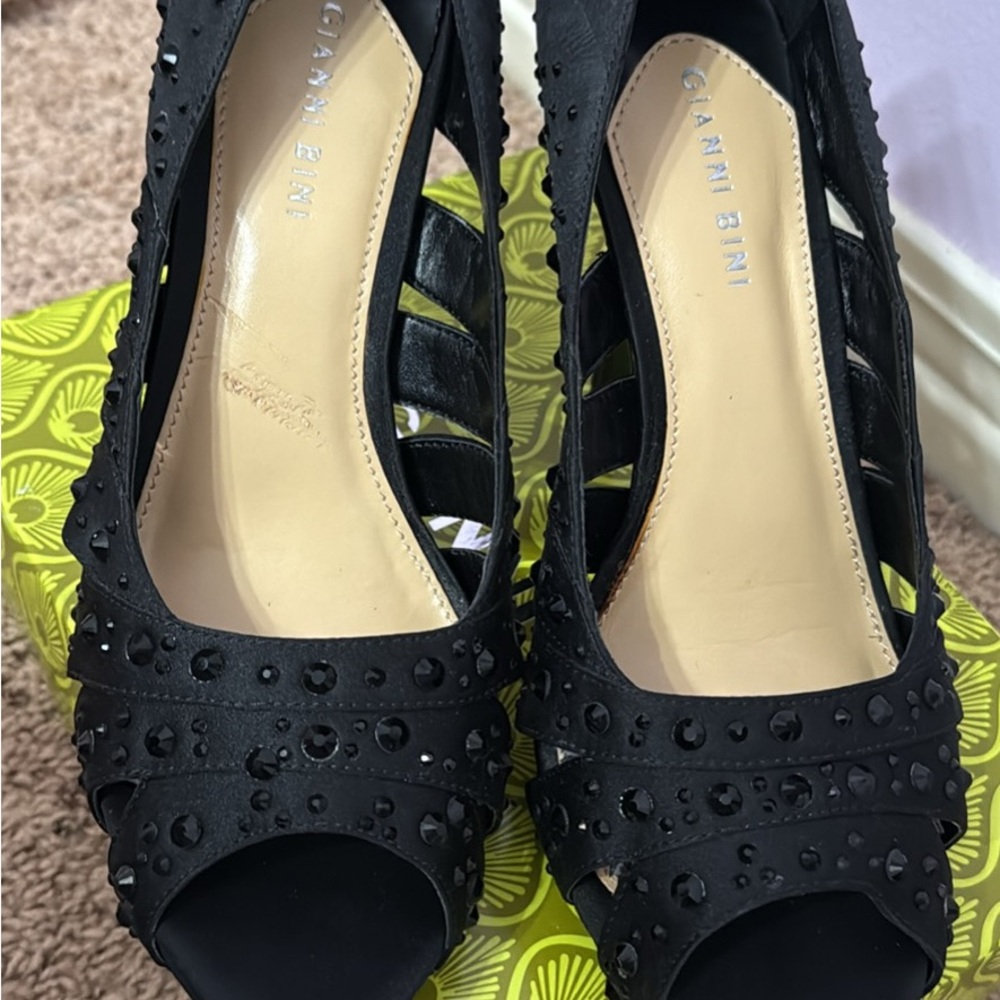 W11 Gianni Bini Black Studded 5” Heels - Picture 2 of 5